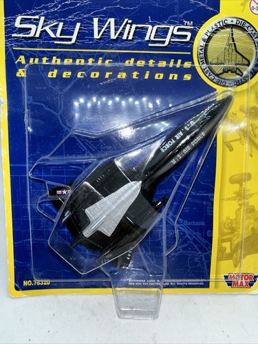 Motormax Skywings - Lockheed SR-71 Blackbird - Diecast Spy Aircraft Toy - Picture 2 of 7