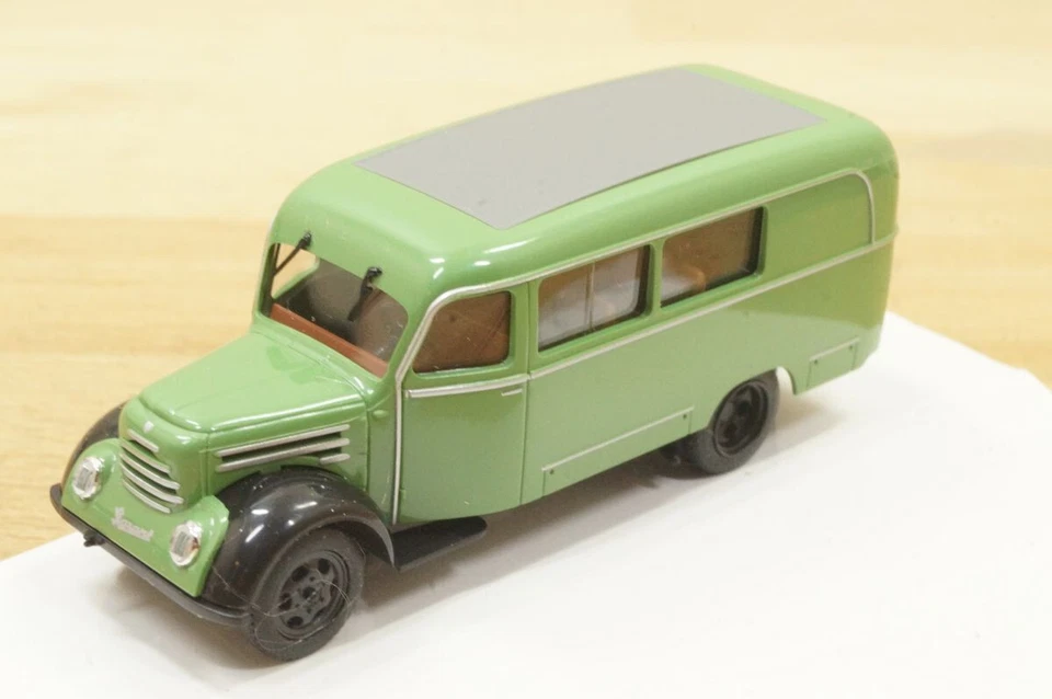 HO 1:87 Busch 51850 Robur Garant K 30 Kombi Furgone 1957 " Verde " Nuovo OVP - Immagine 2 di 4