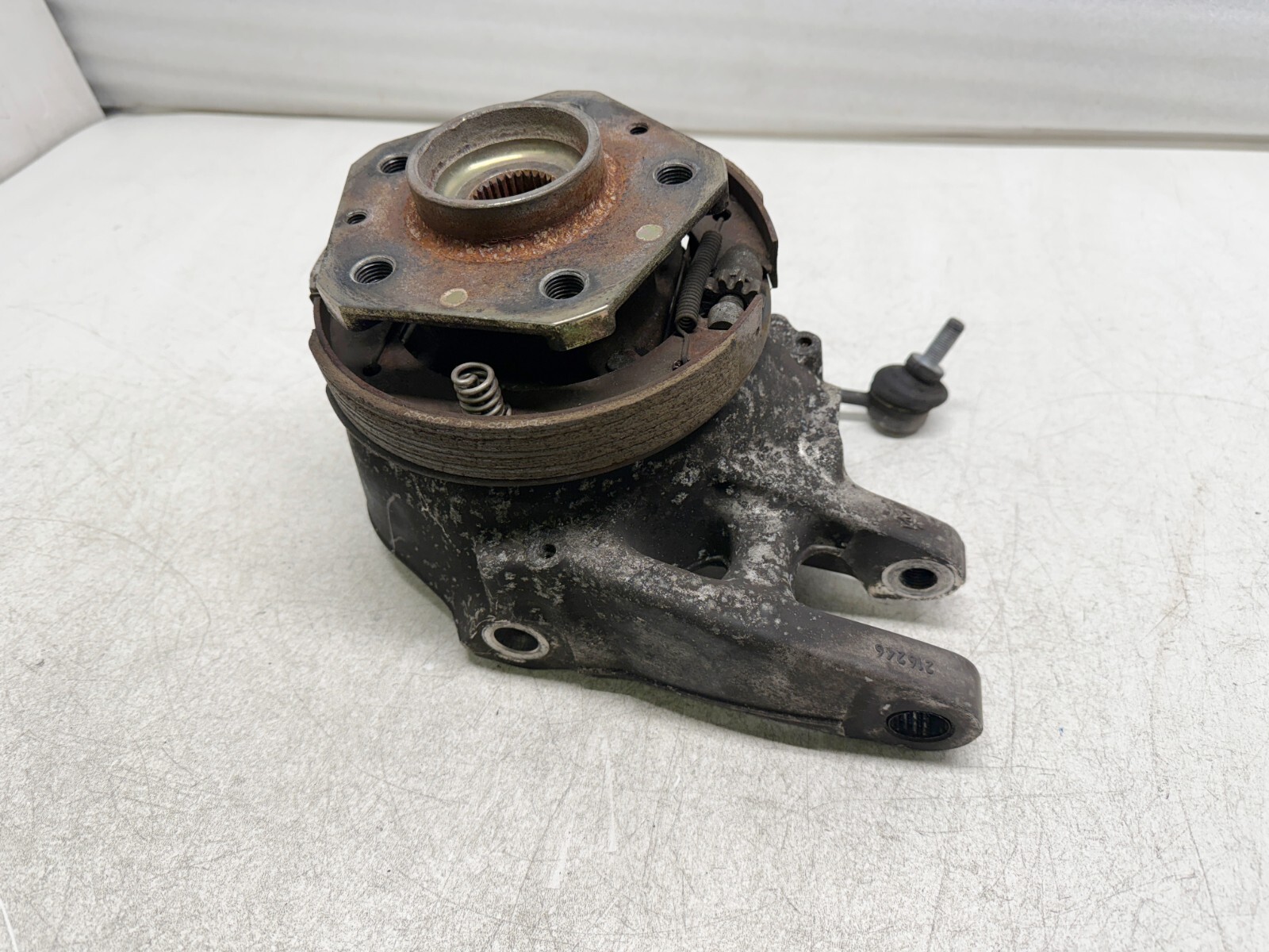P41176 2003-2012 Maserati Quattroporte M139 Rear Spindle Knuckle Hub RH 216246