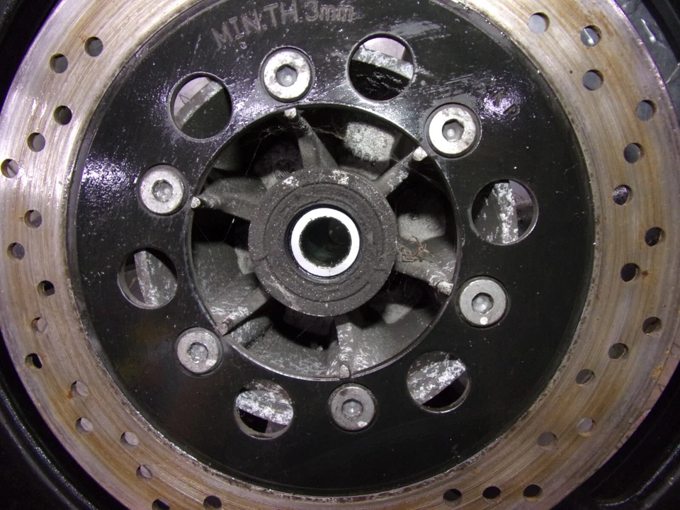 980 A HYOSUNG GT 650 R GT650R 2016 OEM RUEDA TRASERA Foto 3 de 4