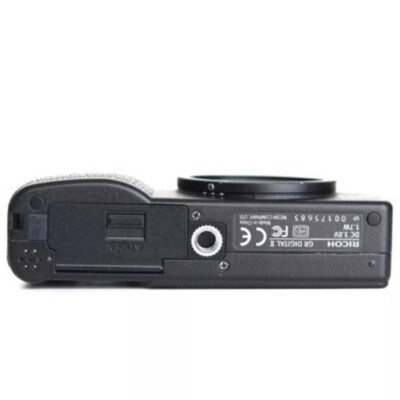 RICOH GR DIGITAL II Digital Camera W/SD Card Charger Good