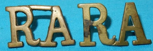 WW1 ERA RA ROYAL ARTILLERY REGIMENT BRITISH MILITARY SHOULDER TITLE BADGE PAIR