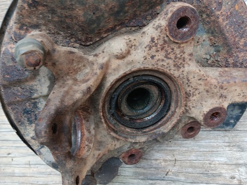 86-95 Toyota Pickup 4Runner 4WD Right Steering Knuckle Splindle W/ Backing Plate - Picture 6 of 8