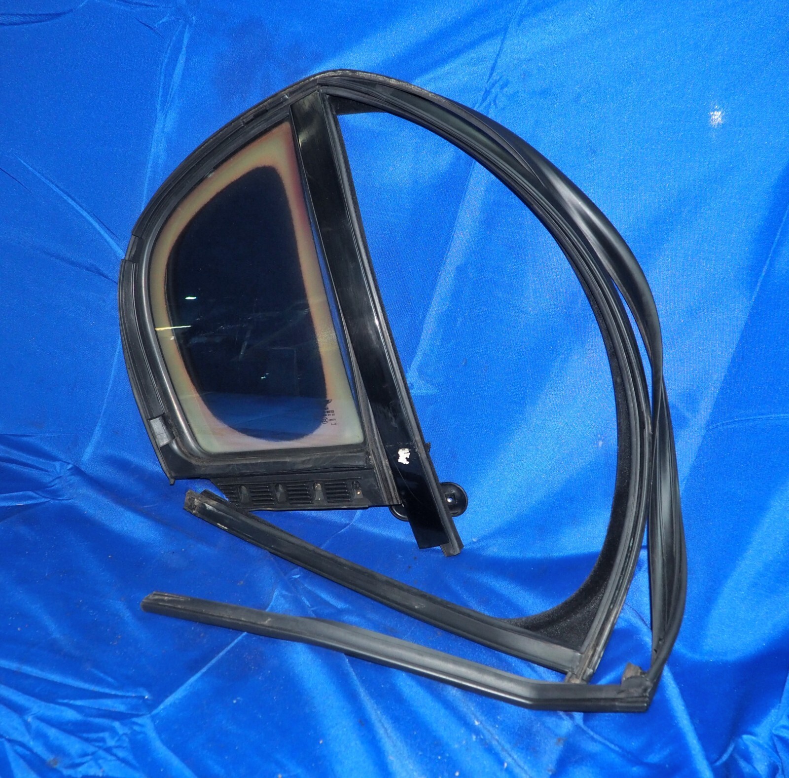 2006-2012 Bentley Flying Spur Rear Passenger Right Door Quarter Glass *Note*
