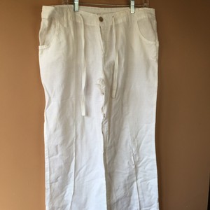 calça branca de praia