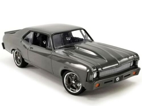 Auto World 1966 Chevrolet Chevelle SS 396 Hardtop 1:18 Diecast Car AMM1282