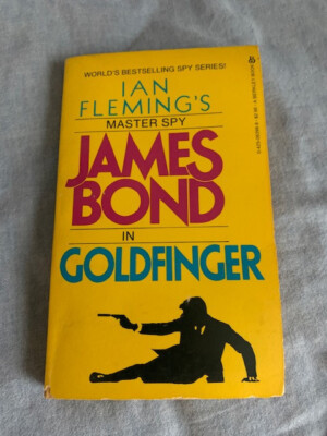 James Bond in Goldfinger by Ian Fleming. Vintage Paperback VERY GOOD CONDITION
