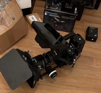 Blackmagic Cinema Cam 6K Pro + Rig von Smallrig + DZOFILM 20-55mm T2.8 Objektiv