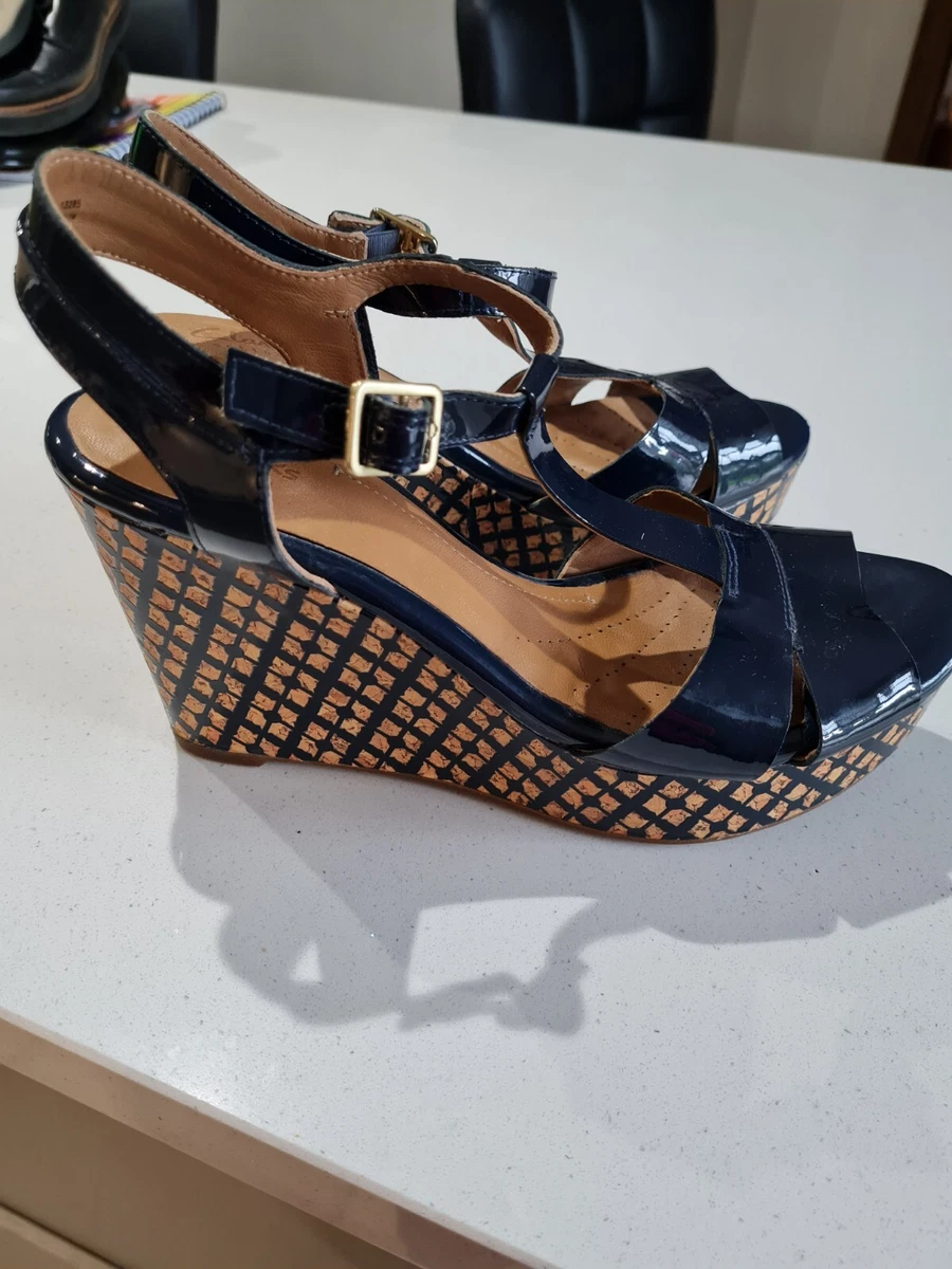 Clarks Navy Patent Wedge Platfirm Sandals Amelia Roma Size 5D