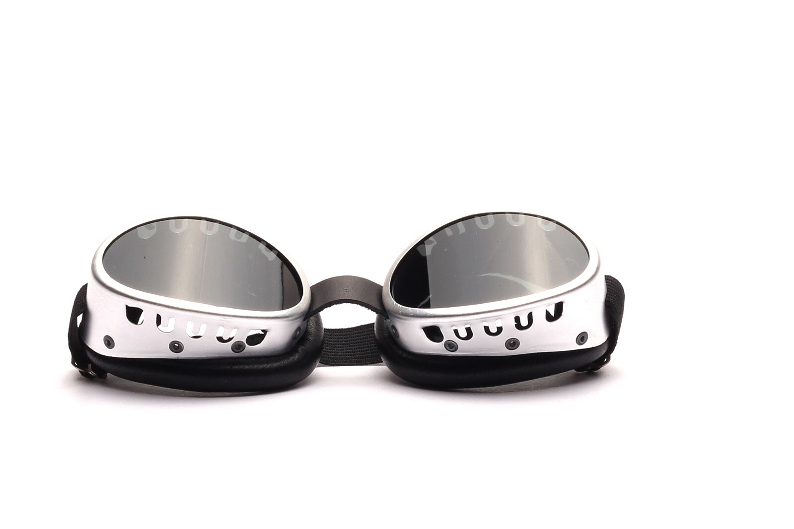 Овальный Шютцбрилл, ностальгирующий по 30-летию, Все еще остается настоящим Шютцбриллом.