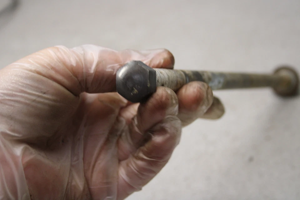 1973 Honda CB125S REAR BACK SWINGARM BOLT SUSPENSION PIVOT AXLE N2-1106.MF - Image 4 of 4