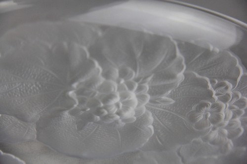 Vintage Mikasa Hoya Crystal Frosted Flower Bowl/Platter - Picture 9 of 16