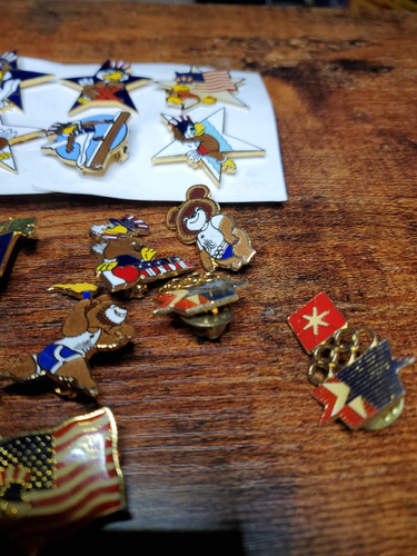 17 1984 Olympic Collectable Pins Coca Cola & Sam the Olympic Eagle Bears LOT. - Picture 3 of 10