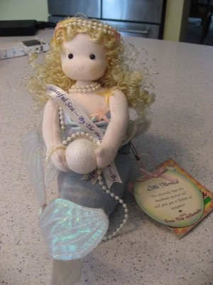 Green Tree Collectibles Musical Wind-Up Doll - Blue Little Mermaid