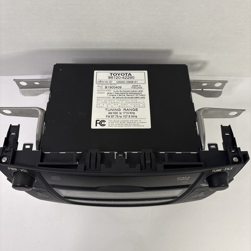 2010-2011 Toyota RAV4 AM FM OEM Radio CD Player Receiver Head Unit - Picture 2 of 6