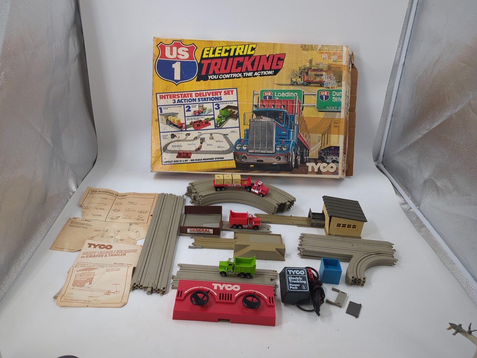 Tyco US-1 Electric Trucking Interstate Delivery HO Slot Track & 3 Slot Trucks 