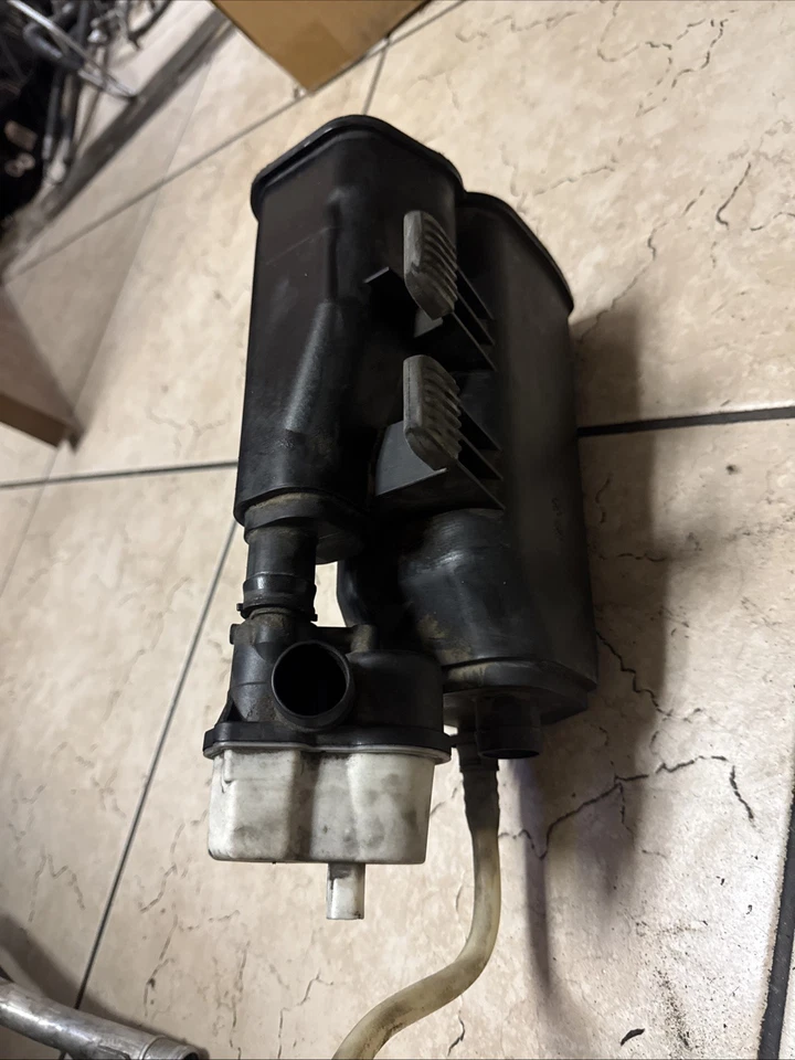 BMW 650I E63 650 2008 bote evap con manguera Foto 2 de 4