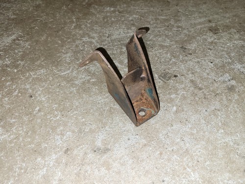 Datsun 240Z 260Z 280Z Nissan L24 L26 L28 Left Engine Mount - Picture 8 of 9