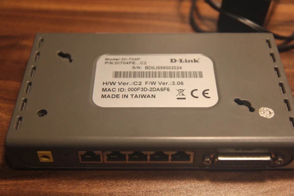 D-Link DI-704P Ethernet Broadband Router Plus Free Cat 5 Ethernet Patch Cable - Image 3 of 3