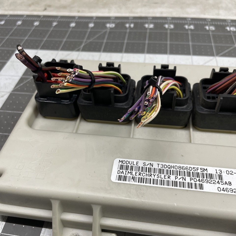 2006 2007 Dodge Caravan Town & Country Body Control Module BCM