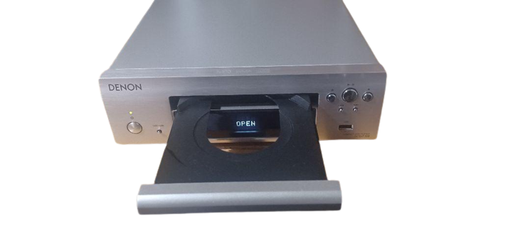 Denon DCD-F109 CD Player Silver Compact Disc Deck Very Good Denon DCD-F109 CD Player Silver Compact Disc Deck Very Good