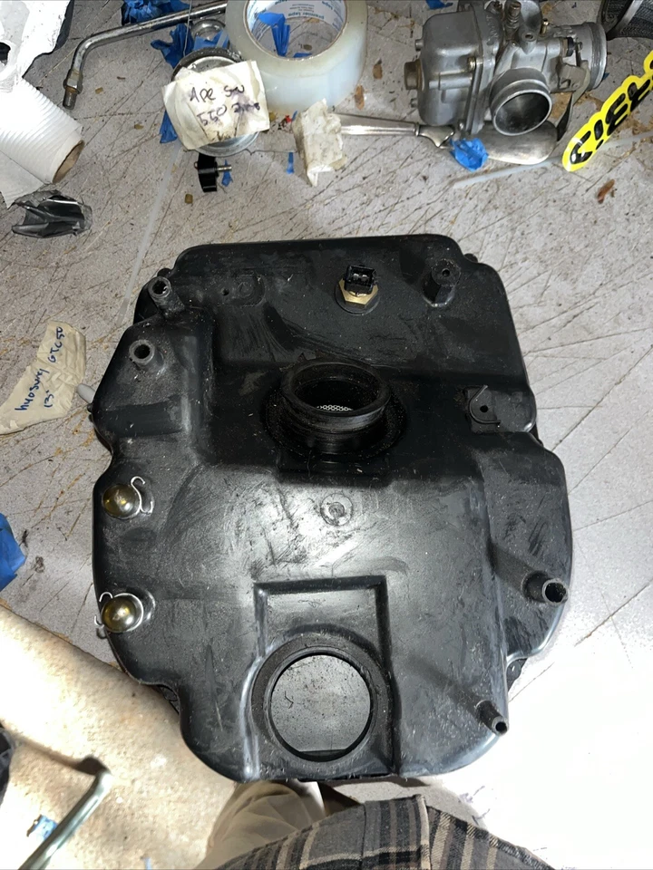 12 HYOSUNG GT650 OEM AIRBOX AIR INTAKE FILTER BOX - Image 3 of 4