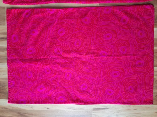 2 Ikea Standard Pillow Shams~ Bright Pink Bibbi Snurr Swirl Design 18"x29" Nice - Picture 7 of 8