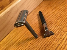  Set of Two Vintage Razors 