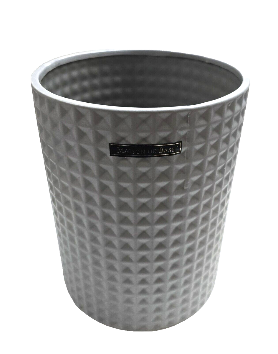 NEW MAISON DE BASE GRAY,GREY TEXTURED CHECKER CERAMIC TRASH