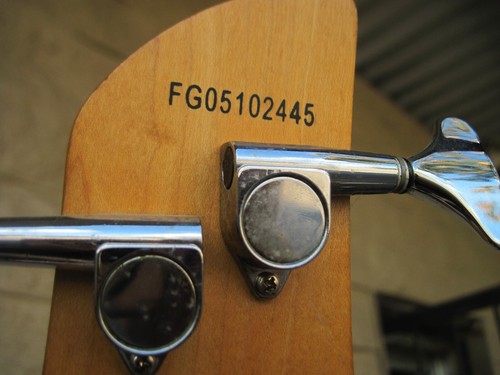 FERNANDES BASS GUITAR 4 STRING (SILVER) - Picture 5 of 9