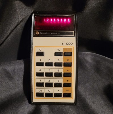 Texas Instruments TI-1200 Vintage Taschenrechner | Rote LED-Anzeige | 1970er