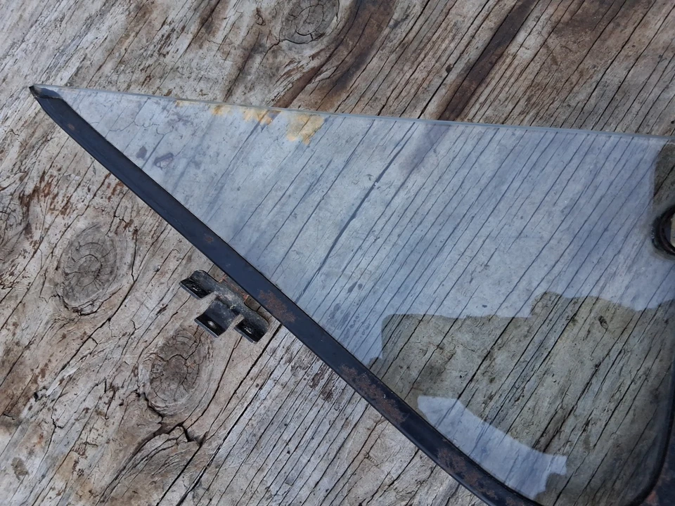 Noviembre 1972 68-72 o 73-79? Ventana de ala de ventilación de puerta de pasajero personalizada Ford F-150 Foto 3 de 4