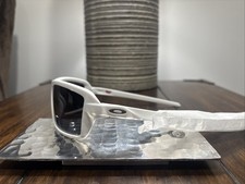 NEW OAKLEY CABLES 009129 MATTE WHITE/PRIZM BLACK POLARIZED SUNGLASSES NEVER WORN