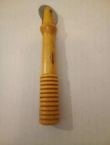 Pattern Tracing Wheel Wooden Handle Sewing Tool 4-7/8" Long - Picture 2 of 6