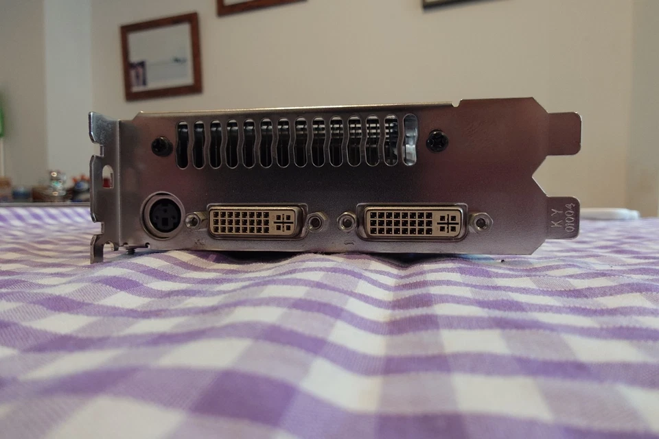 NVIDIA Quadro Fx 5600 1.5GB 384-Bit GDDR3 Graphics Card, Dual DVI-I, PCI-E, X16 - Image 3 of 4