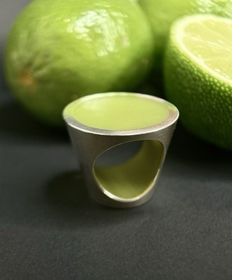MONIKA JAKUBEC Cone Ring Sterling Silber grünes Harz Gr. 54 Statement Modern