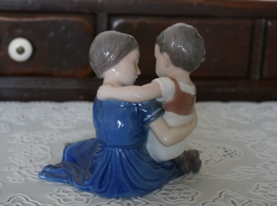 VINTAGE B&G Bing & Grondahl Figurine Children Playing #1568