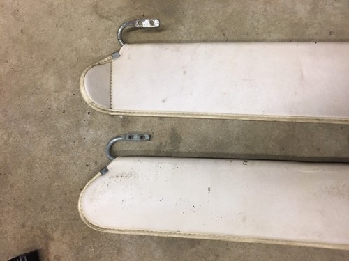 Jeep Wrangler YJ 88-90 Tan Damaged Factory Sun Visors (045) - Picture 5 of 9