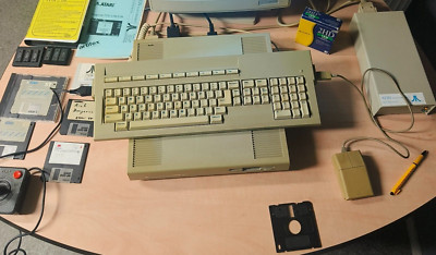 Atari Mega1    4mb, ext. harddisk, floppy's, mouse, joystick and several extra's