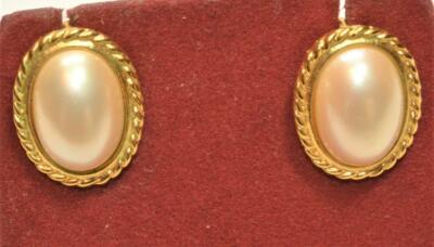 Signed TRIFARI TM Goldfarbene Kunstperlen Ovale Clip-On Ohrringe