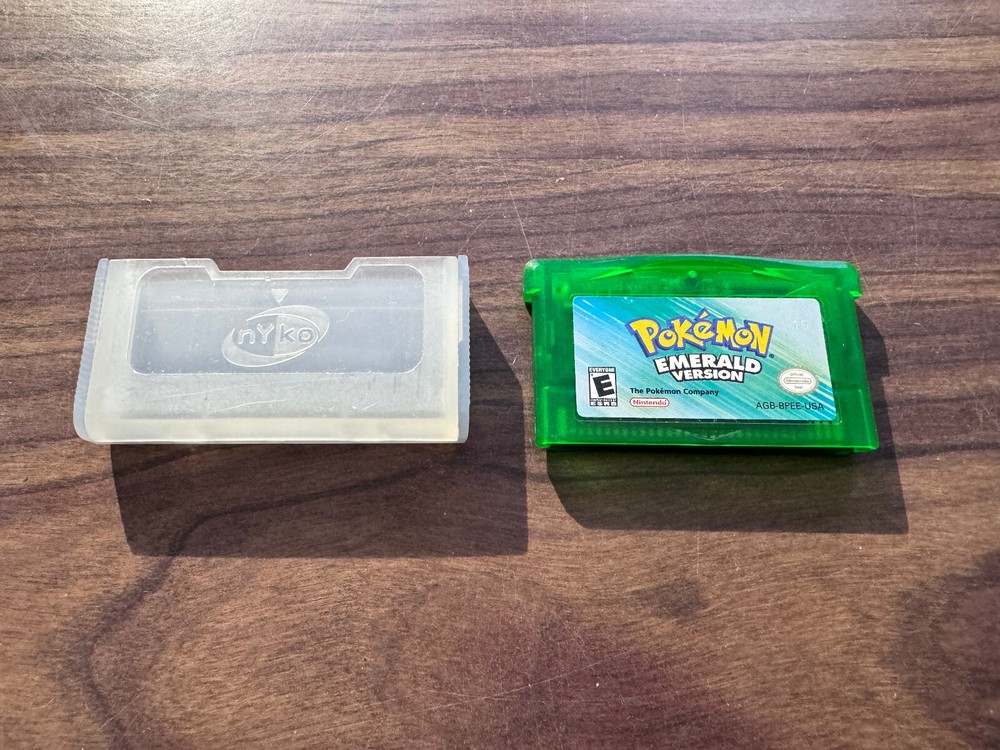 Pokemon Emerald Version (Nintendo GameBoy Advance, GBA) - Authentic game cart -