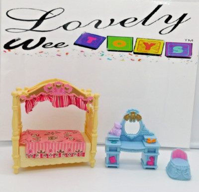 2009 MATTEL FISHER PRICE MY LOVING FAMILY - KIDS BEDROOM- BASIC DECOR *