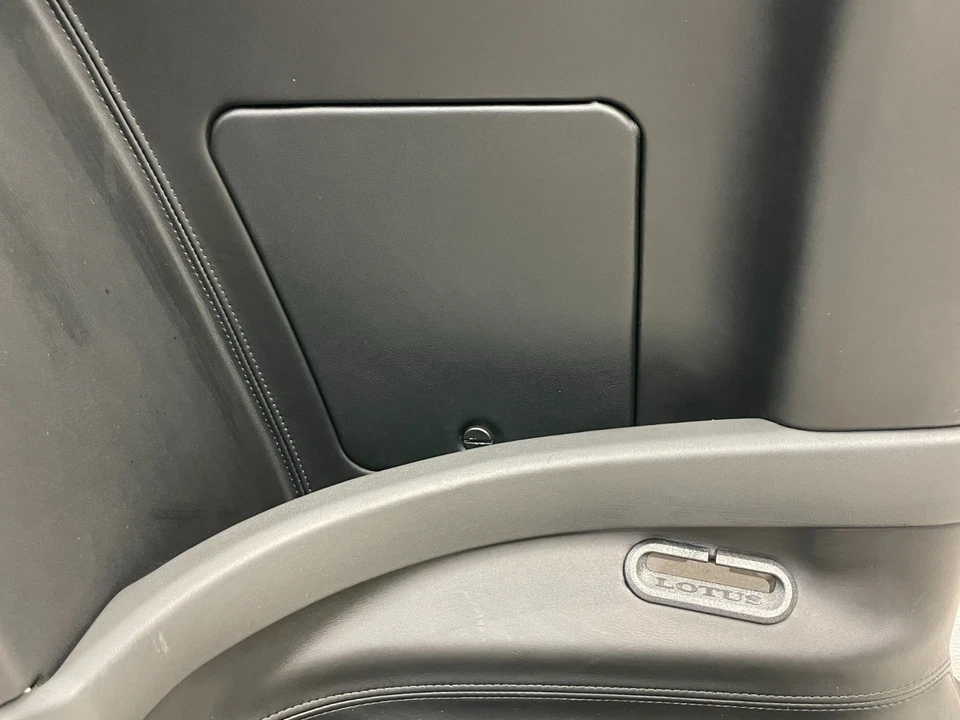 Cubierta de cuarto de conductor trasero izquierdo Lotus Evora 2010-2014 borde de panel negro 1612 OEM Foto 4 de 4