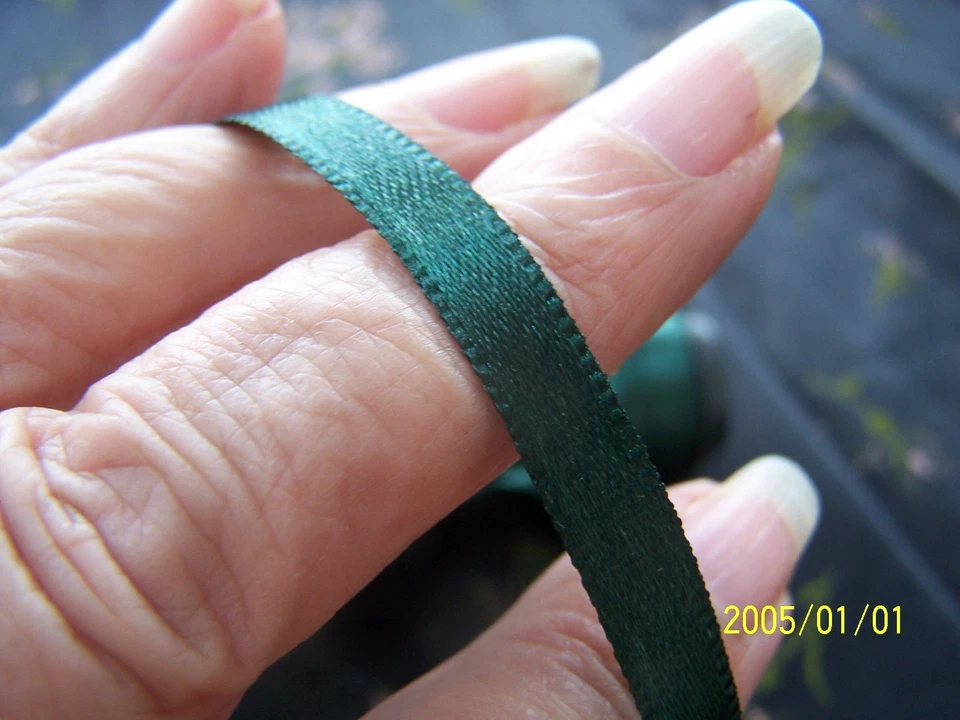 Ancien ruban en soie. Couleur vert empire.  Vendu au mètre. Réf N°165 - Photo 3/4