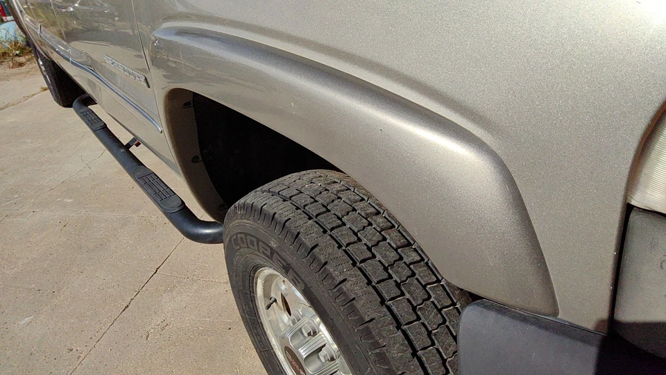 99-02 Sierra 2500 Hd Rueda Delantera Derecha Acampanada Moldura Guardabarros Peltre Metálico 11u Foto 2 de 3