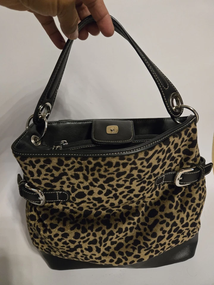 Tommy Hilfiger. Cartera en cuero vegano negro e imitación. Estampado de animales de piel Foto 4 de 4