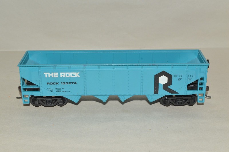HO scale Bachmann Route Rock Island RR 4 bay coal hopper car w/ knuckle couplers