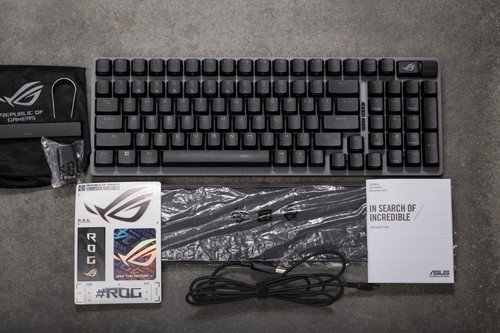 ASUS ROG Strix Scope II 96 Wireless Gaming Keyboard Tri-Mode Connection Snow/Red - 第 1/10 張圖片