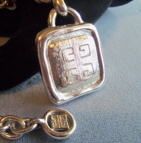Givenchy/ collection Logo Silver plate Haute Couture Runway Choker Necklace 2 way pendant