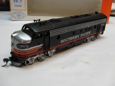 E-R Models by ROCO USA Spur-H0  FP7 Southern Pacific Black Widow # 6461